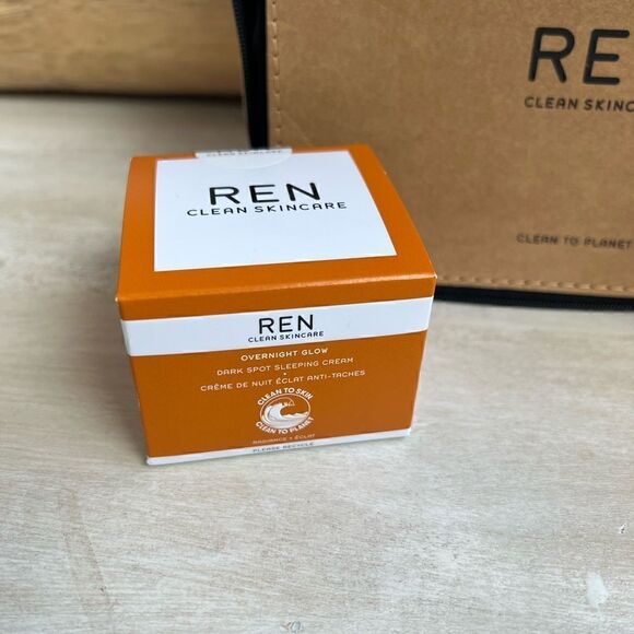 Limited Edition Ren all is bright clean skin care brand new in zip makeup case - Picture 3 of 7